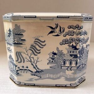 Vintage Gray Dunn Biscuits Blue Willow Canister Tin Collectible Kitchen Storage
